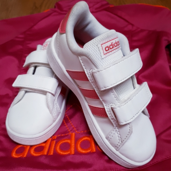 Tracksuit and runners - Picture 7 of 7